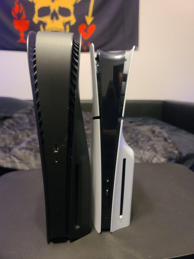 Photos Comparing the PS5 Slim to the Original Have Appeared Online