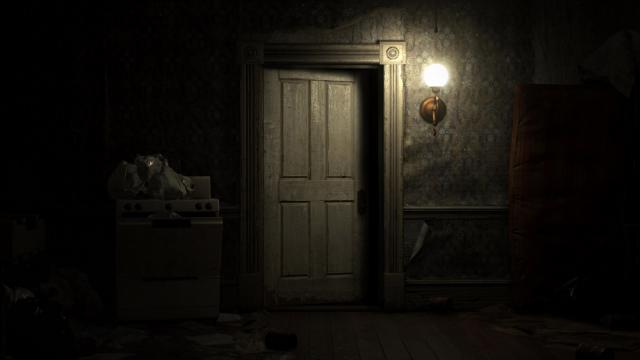 RE7 door